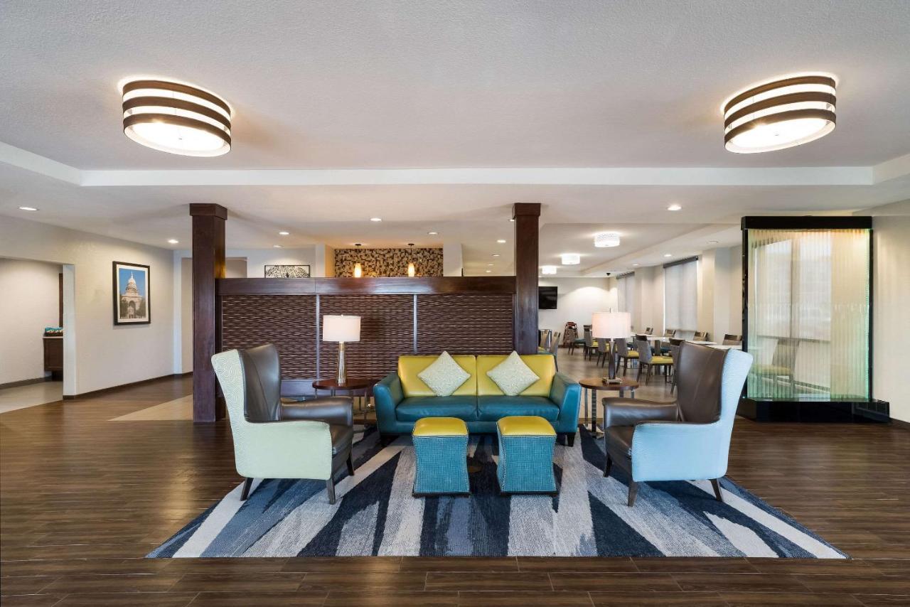 Comfort Inn & Suites Victoria North Exteriér fotografie