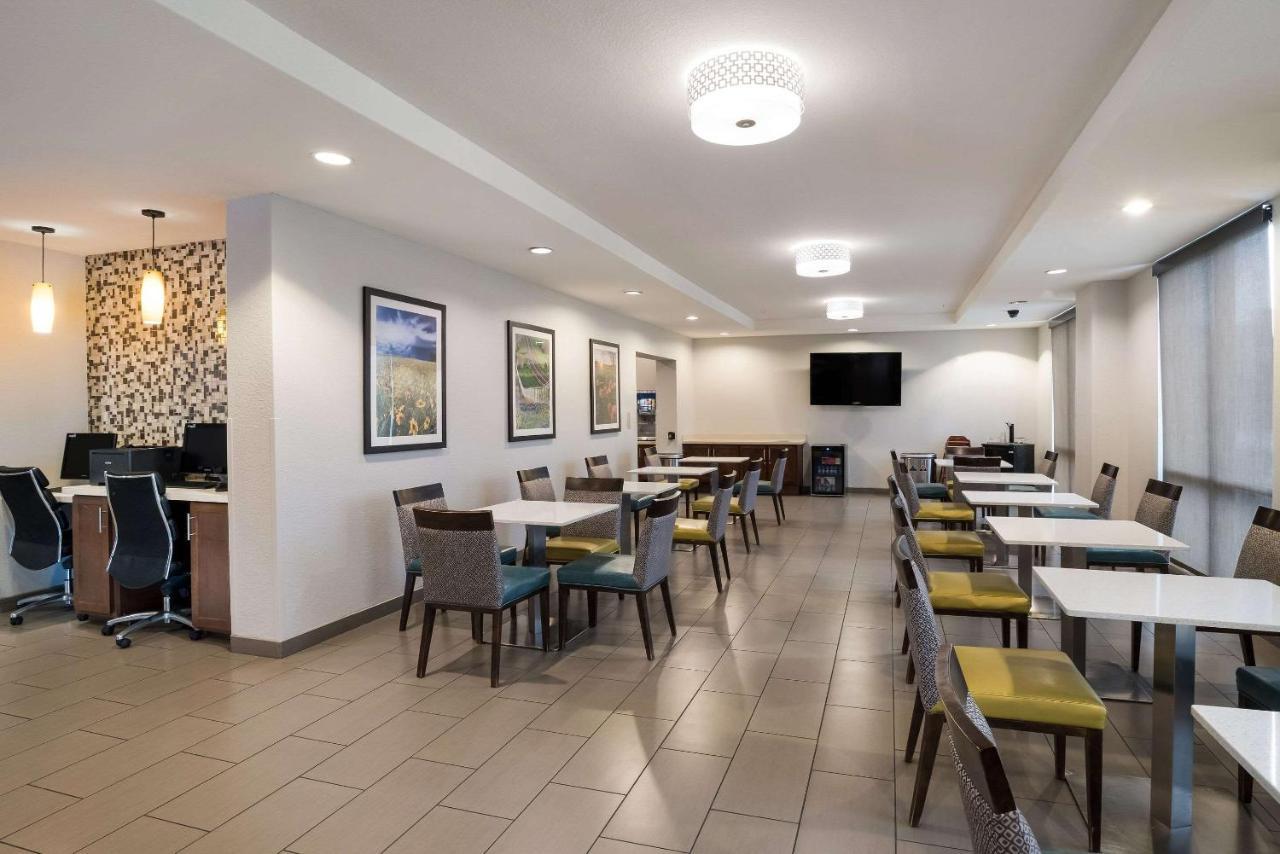 Comfort Inn & Suites Victoria North Exteriér fotografie